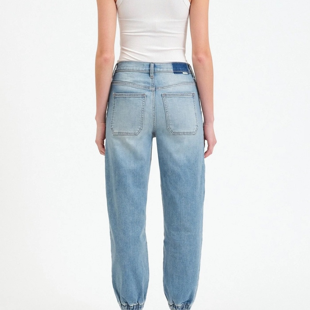 Daze The Champ Jogger Casual Light Blue Cropped Jeans for Women